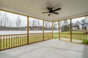 033  Screen Porch