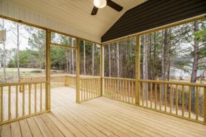 039  Screen Porch